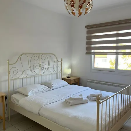 Apartment Iris Village, Near Kings Avenue Mall - By Noma Stays Cyprus