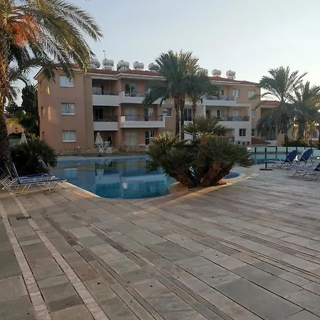 Iris Village, Near Kings Avenue Mall - By Noma Stays Cyprus Apartment