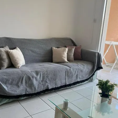 Iris Village, Near Kings Avenue Mall - By Imh Travel & Tours Apartman