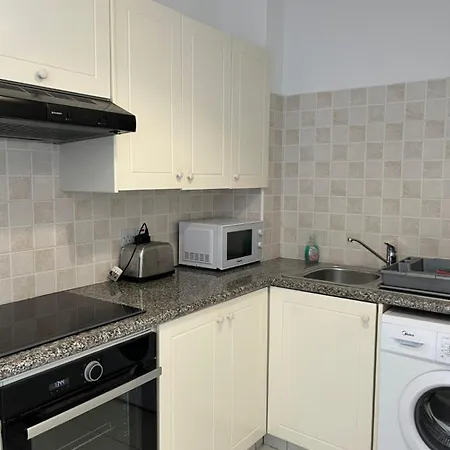 Iris Village, Near Kings Avenue Mall - By Imh Travel & Tours Apartman