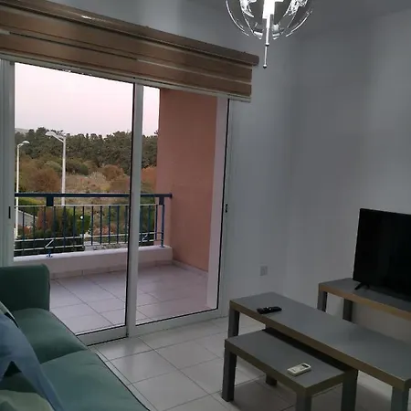 Апартаменты Iris Village, Near Kings Avenue Mall - By Imh Travel & Tours Пафос