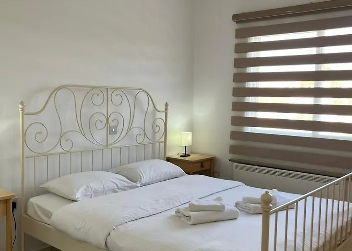 Iris Village, Near Kings Avenue Mall - By Imh Travel & Tours Lejlighed Paphos