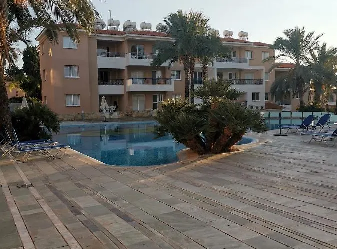 Iris Village, Near Kings Avenue Mall - By Imh Travel & Tours アパート