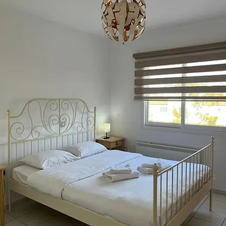 Iris Village, Near Kings Avenue Mall - By Noma Stays Cyprus *