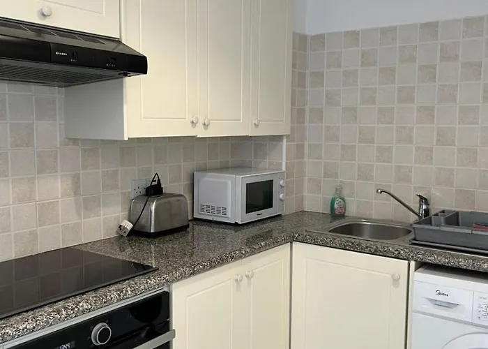 Iris Village, Near Kings Avenue Mall - By Imh Travel & Tours Apartmán