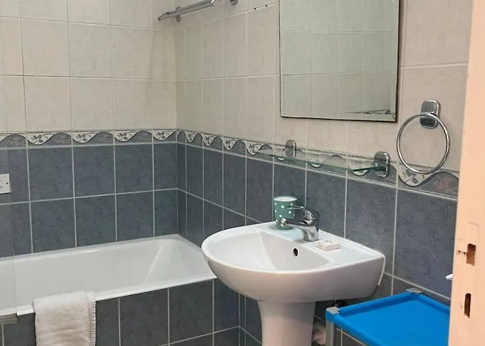 Iris Village, Near Kings Avenue Mall - By Imh Travel & Tours Apartmán *