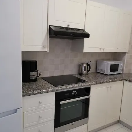 Iris Village, Near Kings Avenue Mall - By Imh Travel & Tours Appartamento
